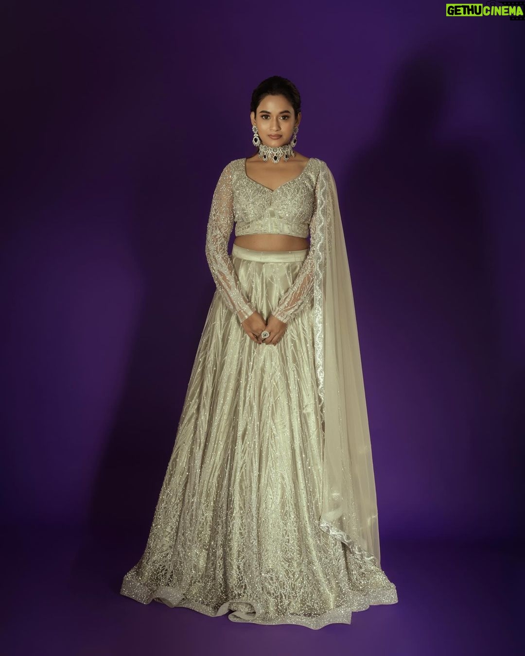 Kaavya Arivumani Instagram - Silver hues 💎🩶✨shot by @imthefashionfellow Styled by @indu_ig M & H @kaviyaartistry_off @sweh_artistry @achusai_artistry Wearing @krishkarthik_official Jewelry @aaranyarentaljewellery Assisted @_rd_styles_