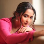 Kaavya Arivumani Instagram - Pink power🎀🌸💕🩷!Merry Christmas 🎄 Photography:@studio212_photography styled by: @ishwaryaalaguvel makeup: @zai.makeover.studio outfit: @papzclothing #kaavya#kaavyaarivumani earrings: @fineshinejewels