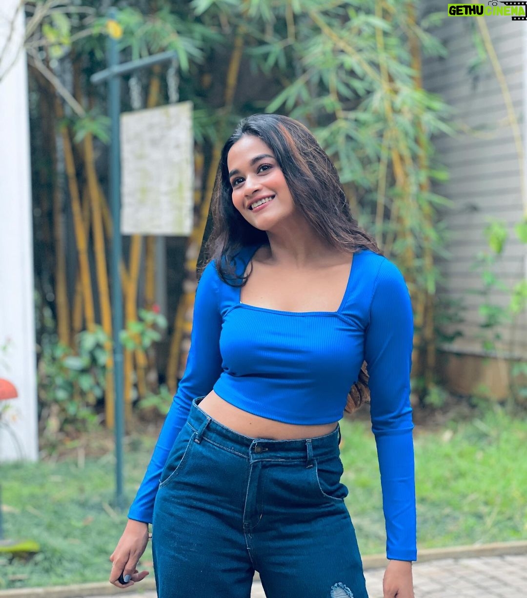 Kaavya Arivumani Instagram - Sunshine and good times β¨.,staycation vibes ππ @morickapresort Thankyou for having me ππ»π Authentic aura and the natural bliss here is just wow βΊοΈ #kaavya#kaavyaarivumani #staycation#trip#vacation #wayanad #wayanaddiaries Morickap Resort