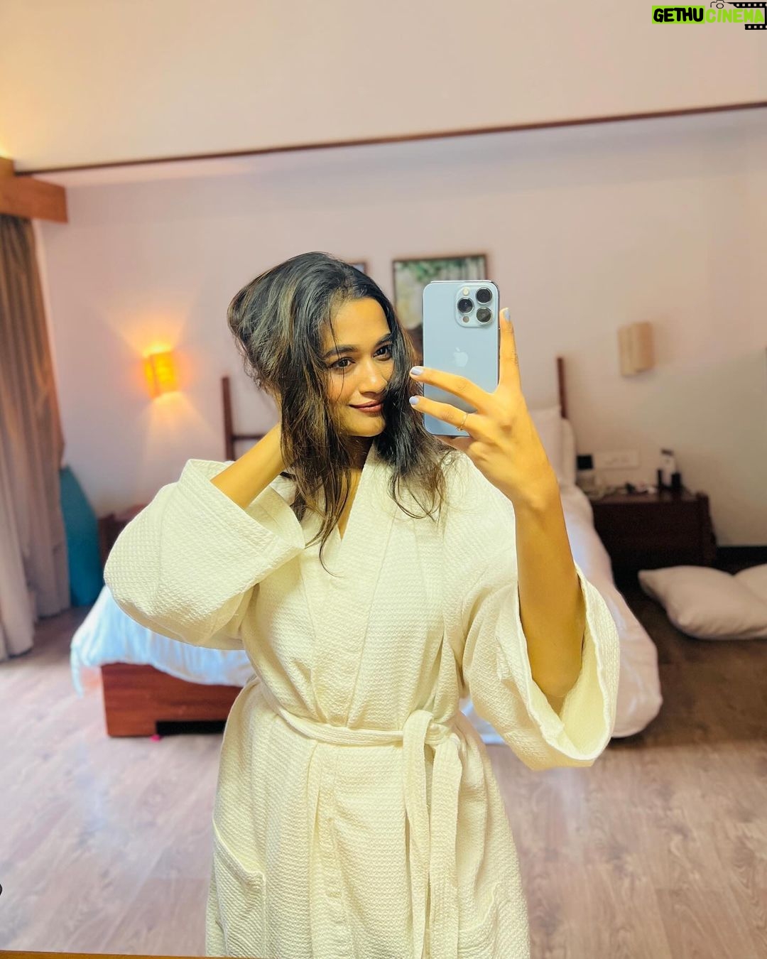 Kaavya Arivumani Instagram - Sunshine and good times β¨.,staycation vibes ππ @morickapresort Thankyou for having me ππ»π Authentic aura and the natural bliss here is just wow βΊοΈ #kaavya#kaavyaarivumani #staycation#trip#vacation #wayanad #wayanaddiaries Morickap Resort