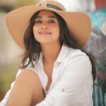 Kaavya Arivumani Instagram - These pics prove that am a Gigglemug😛☺️ @dhanush__photography @jeevya_makeoverartistry