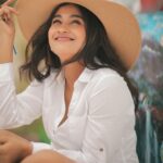 Kaavya Arivumani Instagram - These pics prove that am a Gigglemug😛☺️ @dhanush__photography @jeevya_makeoverartistry