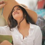 Kaavya Arivumani Instagram - These pics prove that am a Gigglemug😛☺️ @dhanush__photography @jeevya_makeoverartistry