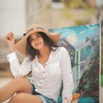 Kaavya Arivumani Instagram - I paint my world🌍🎨🖌️ @dhanush__photography @jeevya_makeoverartistry