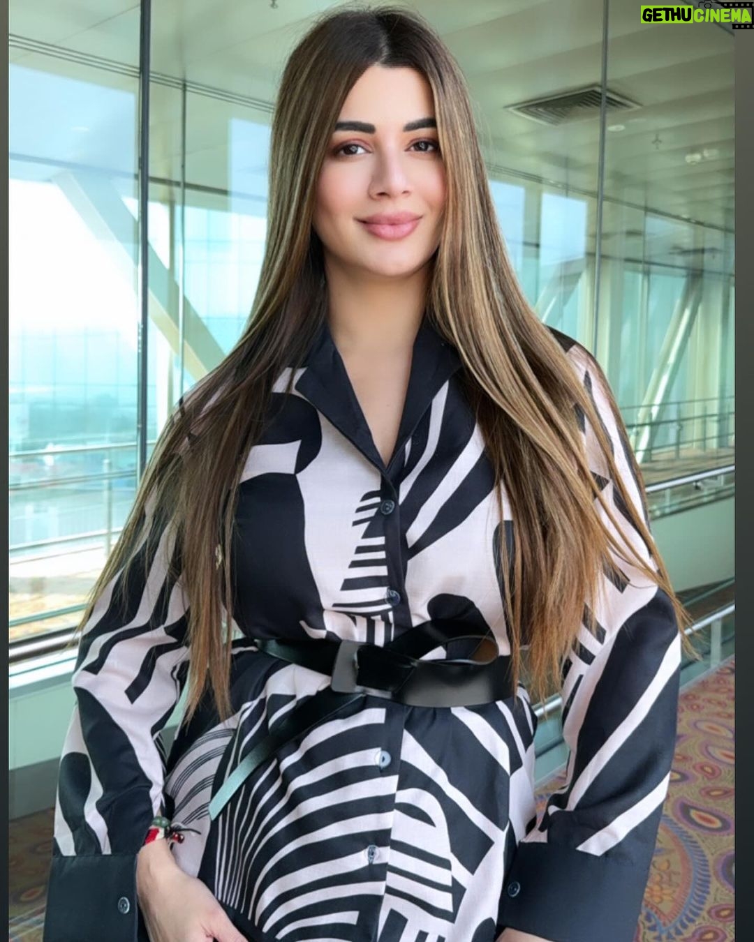 Kainaat Arora Instagram - Mumbai βοΈ #jamnagar .. #ByeByeNavratri2023 #Dandiya #Tonight π«π«π« Wearing myself .. . . . . . Business head : ( #PriyankShah : @business.manager_kainaat . #WorkTravel #WorkScenes #AirportVibes #Kainaatarora #kainnataroraa #workhaholic #Byebyenavratri #byebyenavratri2023 #gujrat #Appearance #event #globetrotter Terminal 2 Chatrapati Shivaji Terminal Mumbai