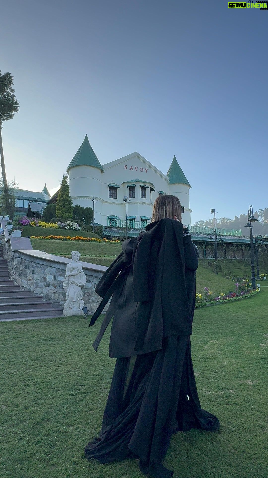 Kainaat Arora Instagram - Watch Me Go …. . . . . . . #kainaatarora #TheMountainLife #Serene #MountainGirl #NatureLover #Lover #Healer #Living #Breathing #Grateful #mountainstories #ThatGirlFromTheMountains #StoryTeller #Savoyhotel #welcomhotelthesavoy On Earth