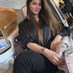 Kainaat Arora Instagram - Another day Another ✈️ ✈️✈️ . . . #kainnataroraa #kainaatarora #flyingtime #travelscenes #goodtimes Emirates A380 Business class