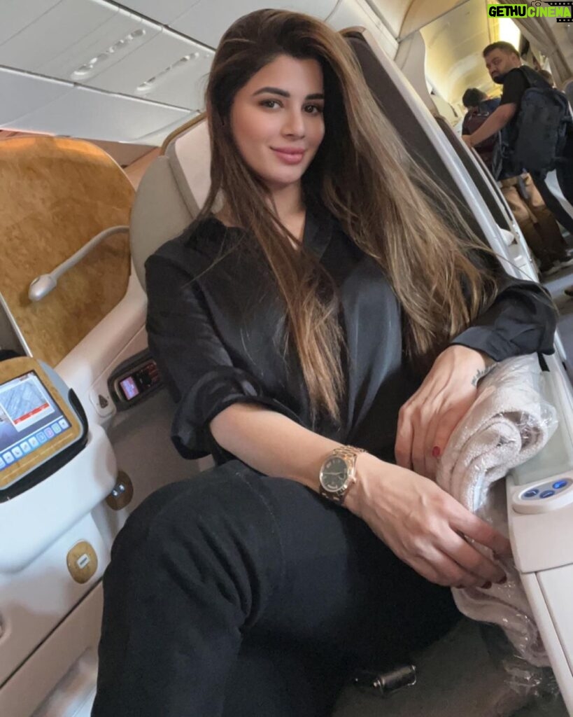 Kainaat Arora Instagram - Another day Another ✈️ ✈️✈️ . . . #kainnataroraa #kainaatarora #flyingtime #travelscenes #goodtimes Emirates A380 Business class
