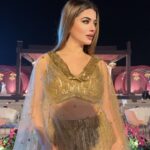 Kainaat Arora Instagram - Congratulations Nikita & Devyash .. & Maheshwari family . 👗: @bharat_reshma Hair : @sizzlinscizzors MUA : #Self Place : @lohagarhfort.resort Singer : @ahsaasboy @ahsaasmusic 📷 : @business.manager_kainaat Talent Manager : #PriyankShah #kainaatarora #kainaataroraupdates #Appearance #DestinationWedding #Jaipur #PinkCity #JaipurScenes #WorkStories #WorkScenes #Celebrityguest #kainaat_arora