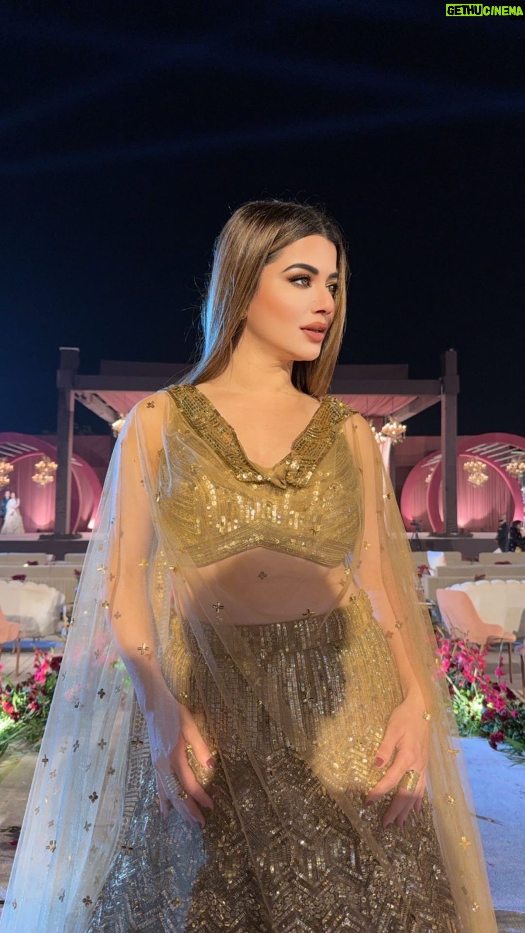 Kainaat Arora Instagram - Congratulations Nikita & Devyash .. & Maheshwari family . π: @bharat_reshma Hair : @sizzlinscizzors MUA : #Self Place : @lohagarhfort.resort Singer : @ahsaasboy @ahsaasmusic π· : @business.manager_kainaat Talent Manager : #PriyankShah #kainaatarora #kainaataroraupdates #Appearance #DestinationWedding #Jaipur #PinkCity #JaipurScenes #WorkStories #WorkScenes #Celebrityguest #kainaat_arora