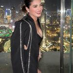Kainaat Arora Instagram – जरूरी नहीं कि सबकी नजरों में हम अच्छे ही बने रहें, कुछ लोगों की नजरों में खटकने का मजा ही कुछ और है* ।
 .
.
.
📷: @business.manager_kainaat 
#kainaatarora #travelscenes #globetrotter #TravelWithKainaat #addressskyviewhotel #cestlavie 🇦🇪