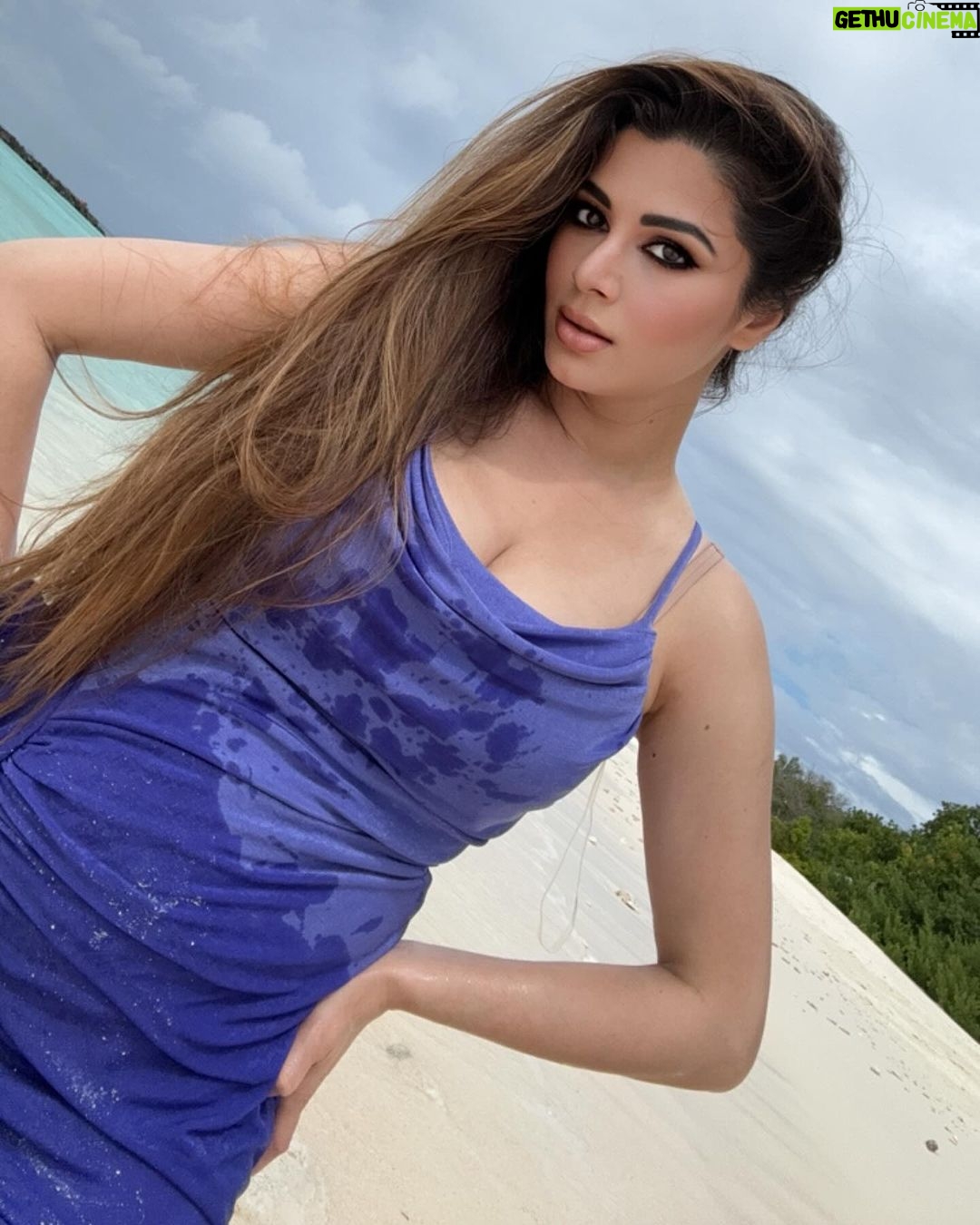 Kainaat Arora Instagram - Life in blue waters … 🐟 🐟 🐟 🐟 🐟 #BeachDays #kainaatarora