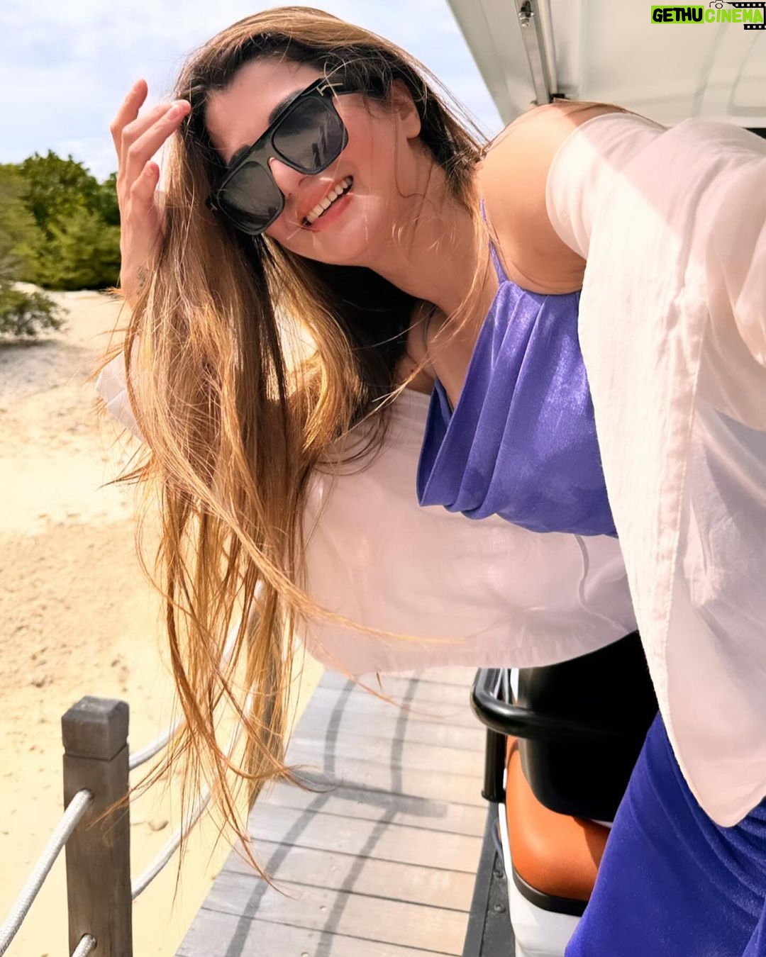 Kainaat Arora Instagram - When You See Some Vitamin Sea 🌊 🌊 . . . . #kainaatarora 📷: @business.manager_kainaat @jwmmaldives JW Marriott Maldives Resort & Spa