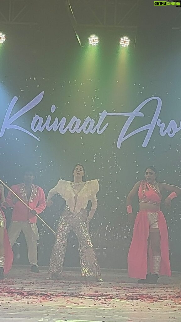 Kainaat Arora Instagram - When The Music Is on … Just Dance ..💃💃💃 . . . Last night Work Scenes #Lucknow #VastraFiesta3.0 #KainaatAroraLive #KainaatAroraShows #kainaataroraupdates #kainnataroraa #WorkScenes #WorkStories #Erformance #KainaatAroraConcert 💃💃💃 . Business Manager : #PriyankShah 📷: @business.manager_kainaat MUA & Hair : @vandnamishra.official Lucknow, Uttar Pradesh