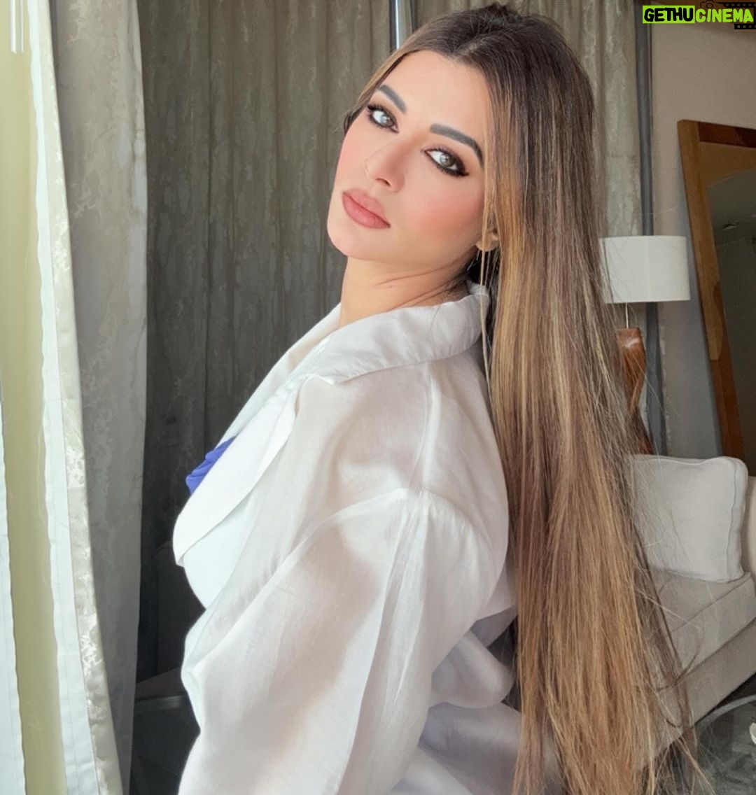 Kainaat Arora Instagram - Deal with people how they deal with you; π§ββοΈπ§ββοΈπ§ββοΈ hardly,,,barely,,, and accordingly π§ββοΈπ§ββοΈπ§ββοΈπ§ββοΈπ§ββοΈ . . . . Business manager : @business.manager_kainaat ( #priyankShah ) #kainaatarorafans #kainaataroraupdates #kainaat_arora #kainaatarora #kainnataroraa #viral