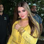Kainaat Arora Instagram - Kainaat Arora live #Jamnagar . Last night scenes … . Thank you #gujrat #jamnagar for Being So loving always .. indebted for life .. . . Talent manager : #priyankShah @business.manager_kainaat . #kainnataroraa #kainaatarora #kainaataroraupdates #workstories #workscenes #dandiya #byebyenavratri2023 #byebyenavratri #kainaataroralive #kainaatarorafans Jamnagar airport