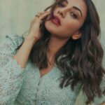 Kajal Aggarwal Instagram - The Heat Can't dull my shine 🍃☀️