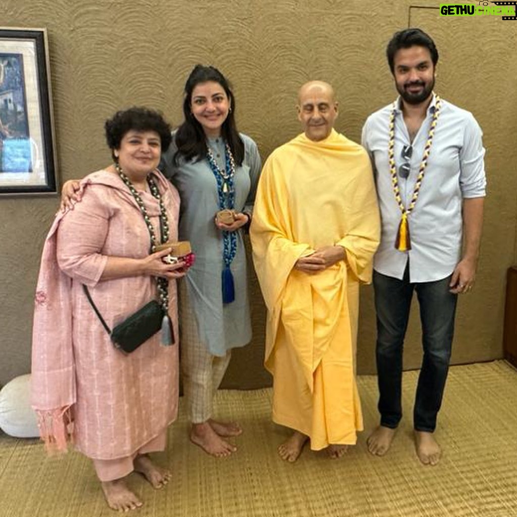 Kajal Aggarwal Instagram - Couldn’t be more grateful for this experience 😍 thank you @nityanand_charan_das Prabhuji for facilitating our lovely, long and intense conversation with Maharaj @radhanathswami ji ♥ what a meaningful countdown to end the year ! #grateful #spiritualnourishment