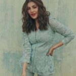 Kajal Aggarwal Instagram - The Heat Can't dull my shine 🍃☀️