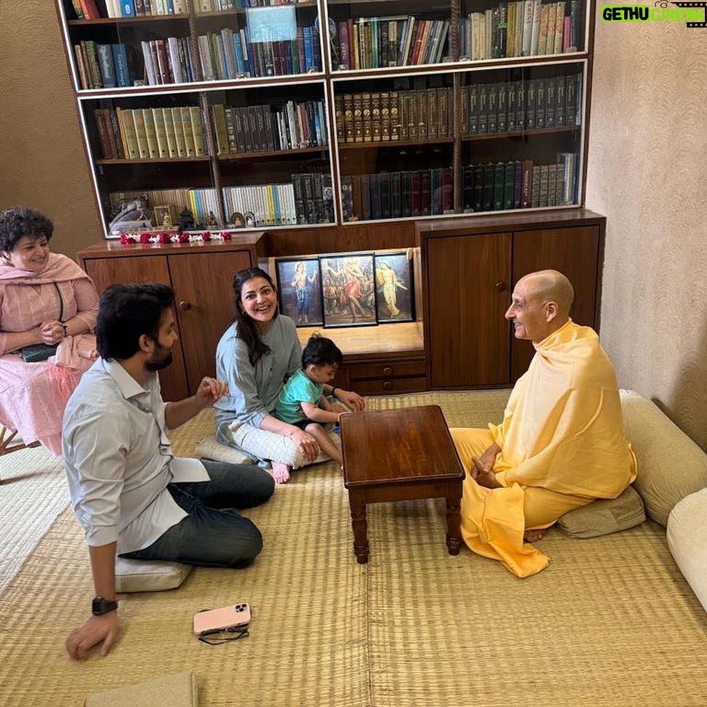 Kajal Aggarwal Instagram - Couldn’t be more grateful for this experience 😍 thank you @nityanand_charan_das Prabhuji for facilitating our lovely, long and intense conversation with Maharaj @radhanathswami ji ♥ what a meaningful countdown to end the year ! #grateful #spiritualnourishment