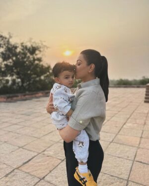 Kajal Aggarwal Instagram - When Bubble visits me on set 😍🤩♥️ #mywholeheart