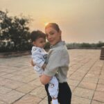 Kajal Aggarwal Instagram - When Bubble visits me on set 😍🤩♥️ #mywholeheart