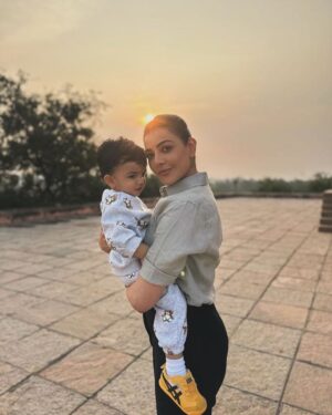 Kajal Aggarwal Instagram - When Bubble visits me on set 😍🤩♥️ #mywholeheart