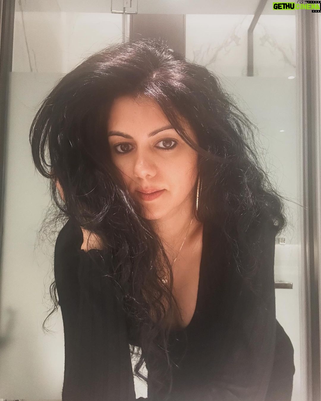 Kamna Jethmalani - 19.4K Likes - Hey….
Long time no see🖤🖤🖤