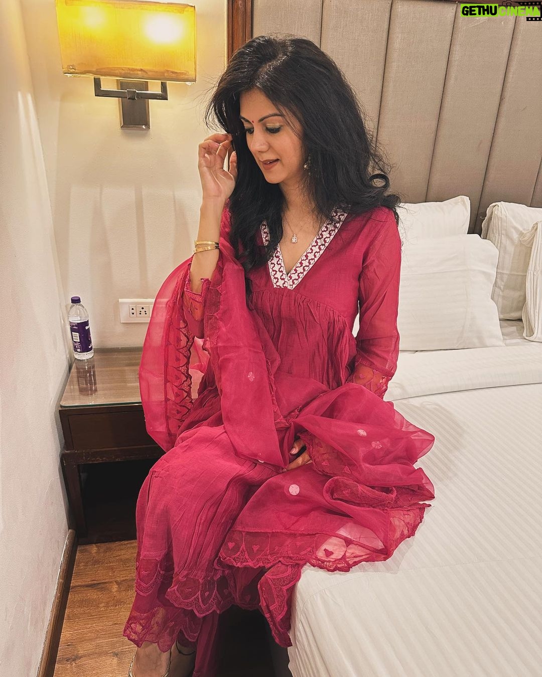Kamna Jethmalani - 8.7K Likes - Hello…..
Happy Sunday ❤️❤️❤️
Outfit - @theloom.in