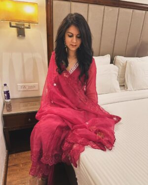 Kamna Jethmalani Instagram - Hello…..
Happy Sunday ❤️❤️❤️

Outfit - @theloom.in