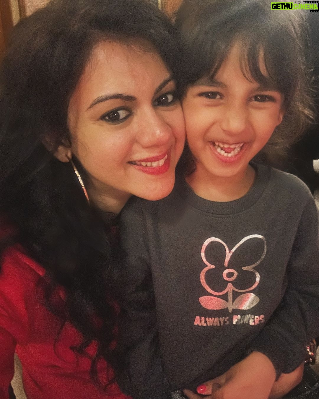 Kamna Jethmalani Instagram - We wish you a merry Christmas.. we wish you a merry Christmas and a happy new year 🎅 I hope Santa has given everyone what they deserve ❤️ Thank you 2023 for everything 2024 bring it on . Lets see what you have in store for the world 🌸