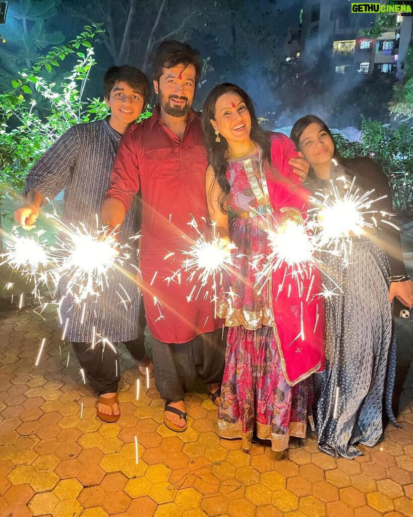 Kamya Punjabi Instagram - Diwali time Family time ❤️ @aachho