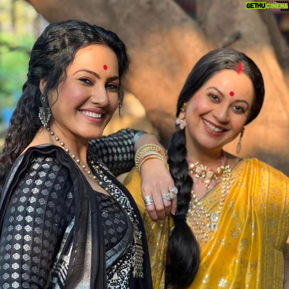 Kamya Punjabi Instagram - When sonagachhi and Bagchi comes together 😄😄😄 . . . . . . . . . . #beauties #masti #funshoot #pagalpanti #indianattire #saree #sareelove #colorstv #neerjaeknayipehchaan #neerjaeknayipehchaan #didun #moushmibagchi #aninditasinha #aninditachatterjee #kamyapunjabi