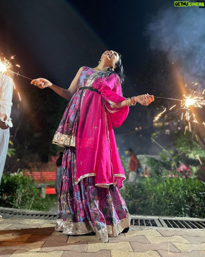 Kamya Punjabi Instagram - Diwali time Family time ❤ @aachho