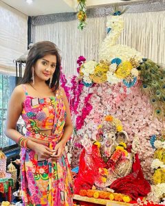 Kanchi Singh Instagram - Happy Ganesh Chaturthi #25thyearitis #ganeshchaturthi2023🌸 . . Styled by- @yashasvisingh19 Wearing- @bawreefashions Outfit pr- @fd_mikita_fabricate