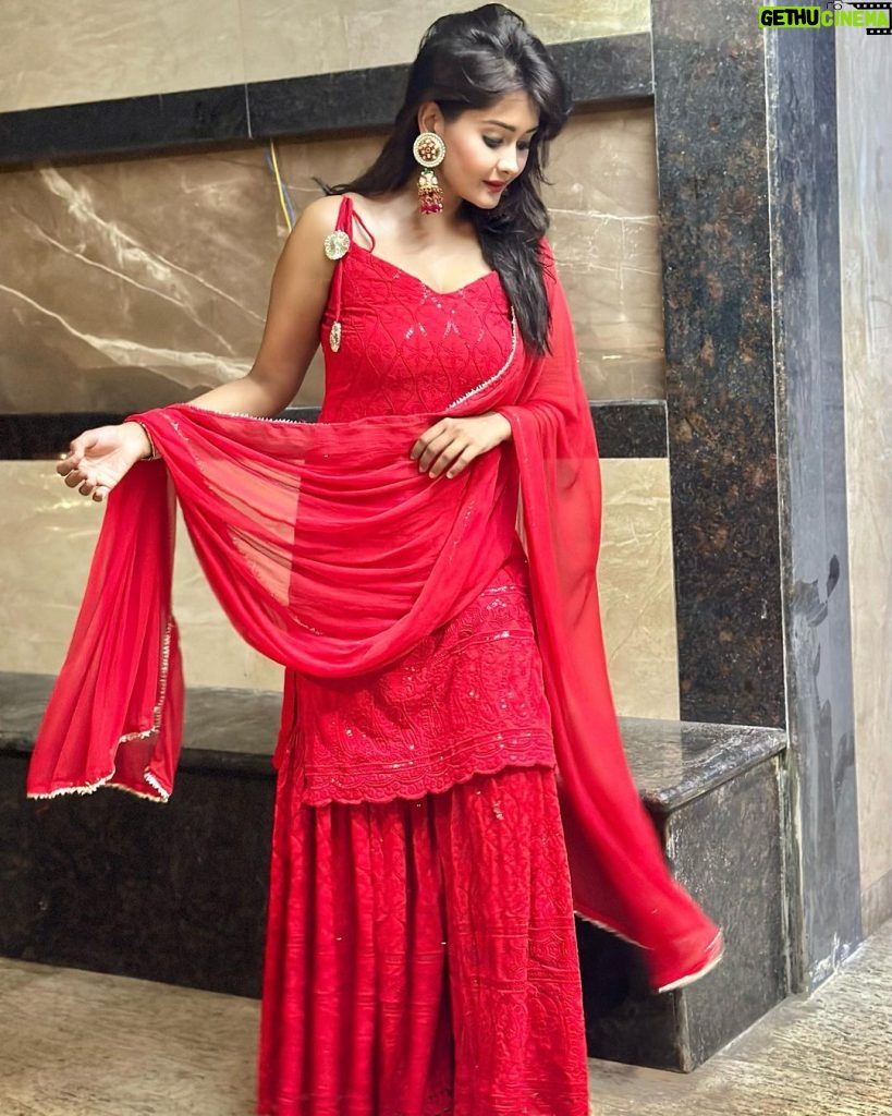 Kanchi Singh Instagram - You in the mood for some red?