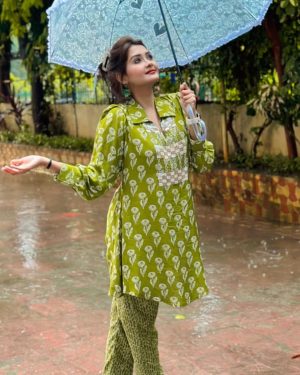 Kanchi Singh Instagram - Today💚 #ethinickindaday