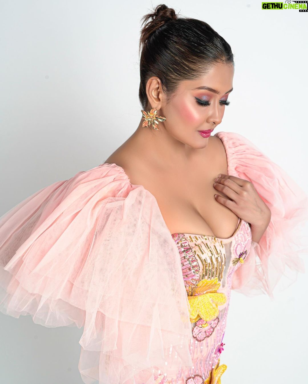 Kanchi Singh Instagram - #justwow ….. . . Styling @littlepuffsofhappiness @styleitupwithraavi Outfit @anishashettyofficial PR @mad.micron MUA @akenkshadhal Photographer @flutter_me_shutters___ Edited by @realhim