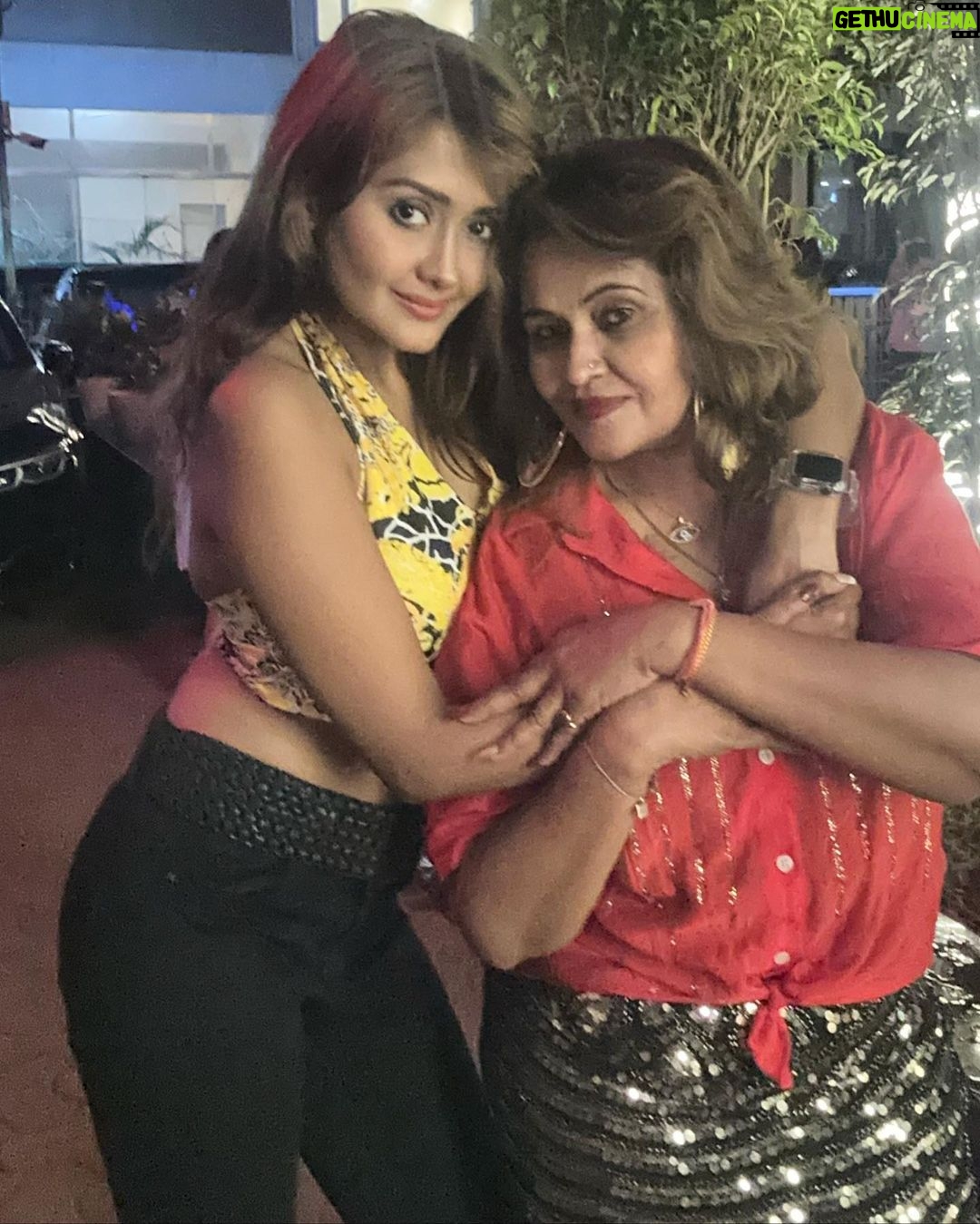 Kanchi Singh Instagram - Happy birthday beautiful… I love you!