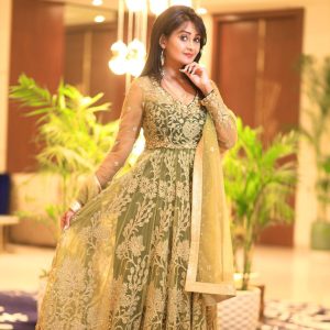 Kanchi Singh Instagram - Be the one who can look fab in anything and everything 😉 
.
.

Styled by:- @yashasvisingh19
Wearing:- @datetheramp
.
.
📸 @Mukesh_photographyjaipur
.
.
#indianwear#cannevergowrong#loveit#traditionalwear