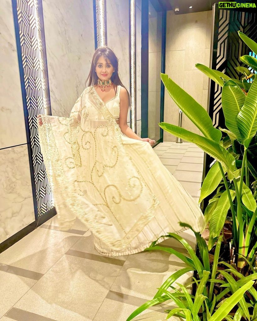 Kanchi Singh Instagram - Keeping our Indian traditions alive… One lehenga at a time. 🤍😉 #indianwear#lehenga#love . . Styled by:- @yashasvisingh19 Wearing:- @charmisdesign