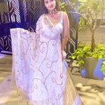 Kanchi Singh Instagram – Keeping our Indian traditions alive… One lehenga at a time. 🤍😉
#indianwear#lehenga#love
.
.

Styled by:- @yashasvisingh19
Wearing:- @charmisdesign