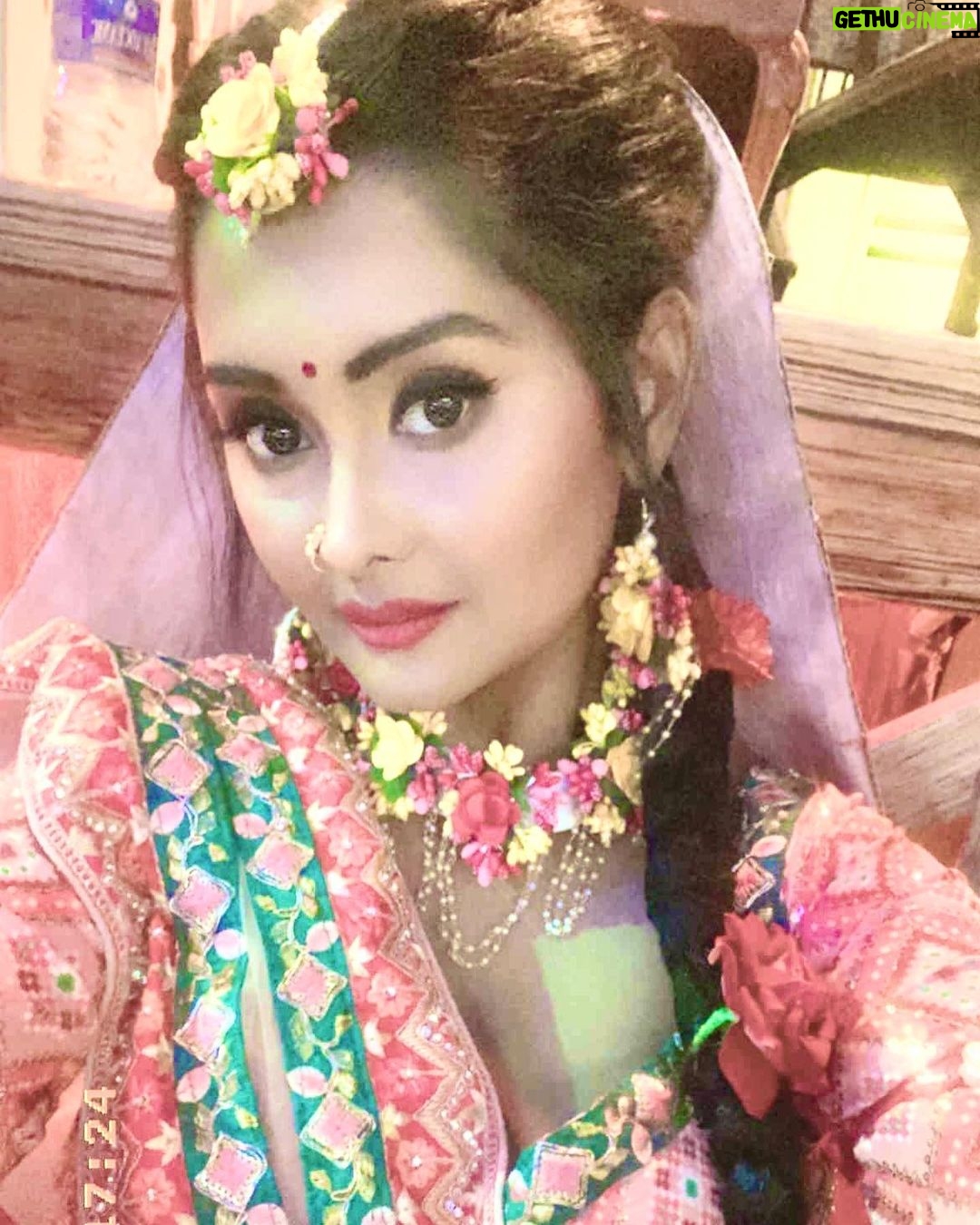 Kanchi Singh Instagram - Happy Dussehra🌸 . . Hi guys, The Amazon Great Indian Festival is live! Wishlist your favorite products and shop for the best offers Earn Diamonds, collect Rewards, play games & more to save while you wait #AmazonGreatIndianFestival #AmazonSeLiya #HarPalFashionable #AmazonFashion #AmazonBeauty @amazonfashionin