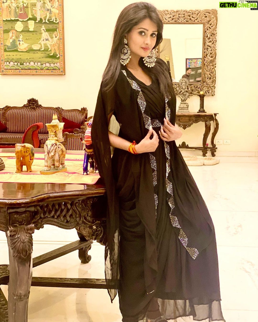 Kanchi Singh Instagram - Embracing the festive season🧡💥 ... . . Wearing @bhavikajeswanilabel Jaipur, Rajasthan