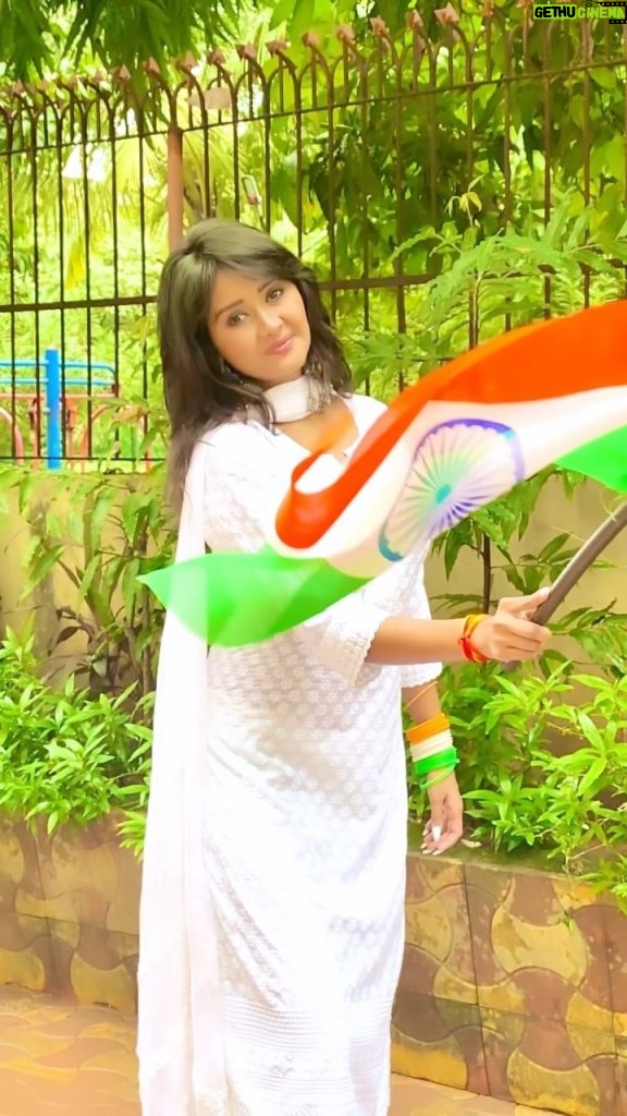 Kanchi Singh Instagram - Let us raise high the tricolour with all our might and celebrate the #AzadiKaAmritMahotsav . . ##IndiaAt75 #IndependenceDay #Indian #ProudIndian #ILoveMyIndia #JaiHind