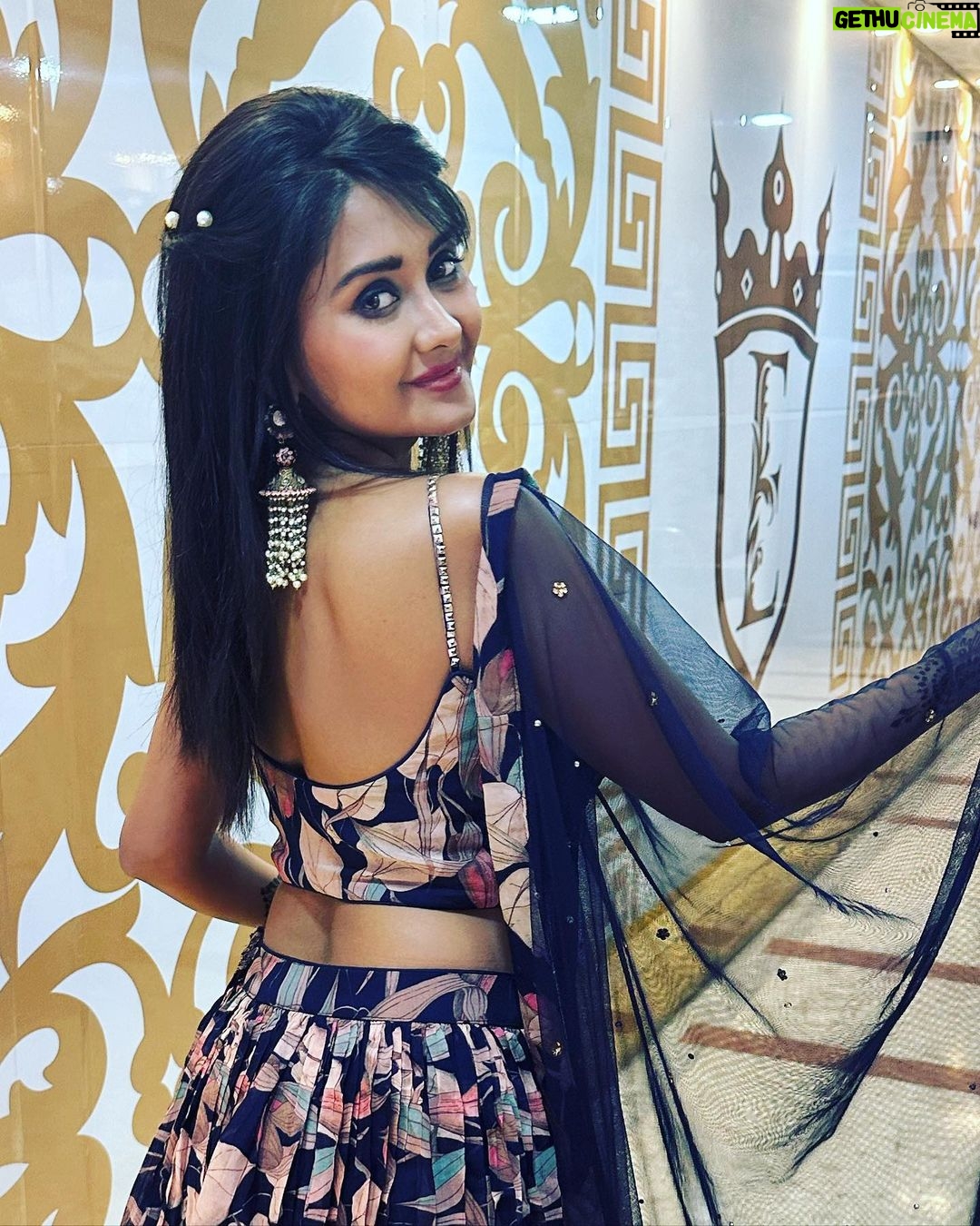 Kanchi Singh Instagram - Real elegance is simply a true encounter with oneself 💙 . . Styled by:- @yashasvisingh19 Wearing:- @choice_boutique_manika @manika1314 . . #AmazonBeauty #getstyledwithamazon #AmazonBeautySale #ShowUpGlowUpSaveUp #AmazonBeautyExpert #BeautySale #ShopTheLook