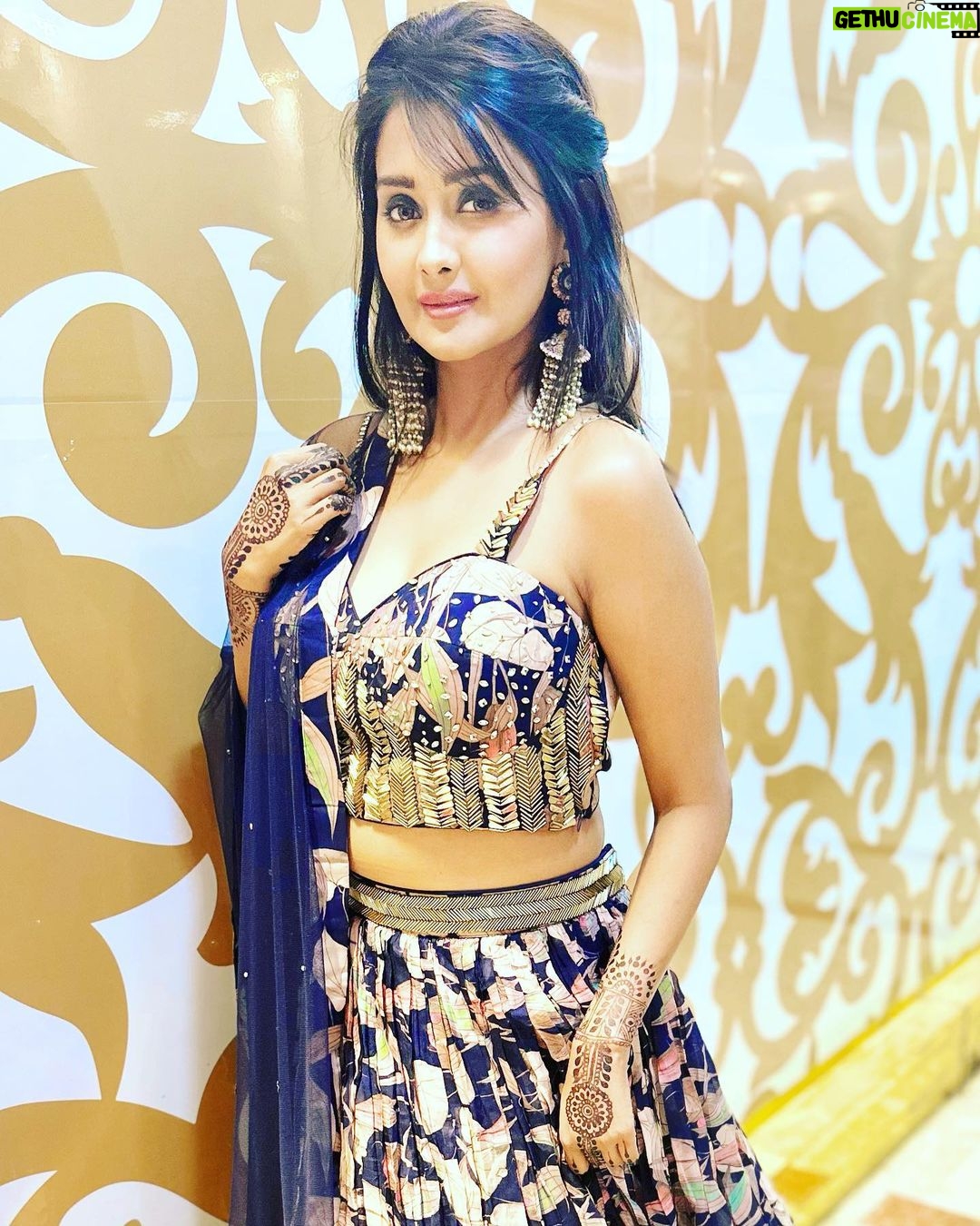 Kanchi Singh Instagram - Real elegance is simply a true encounter with oneself 💙 . . Styled by:- @yashasvisingh19 Wearing:- @choice_boutique_manika @manika1314 . . #AmazonBeauty #getstyledwithamazon #AmazonBeautySale #ShowUpGlowUpSaveUp #AmazonBeautyExpert #BeautySale #ShopTheLook