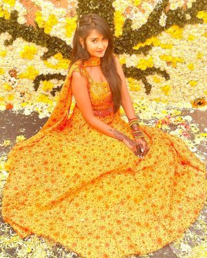 Kanchi Singh Instagram - Wedding  da season  hai…
.
.

Styled by:- @yashasvisingh19
Wearing:- @houseofsilvereene