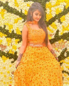 Kanchi Singh Instagram - Wedding da season hai… . . Styled by:- @yashasvisingh19 Wearing:- @houseofsilvereene