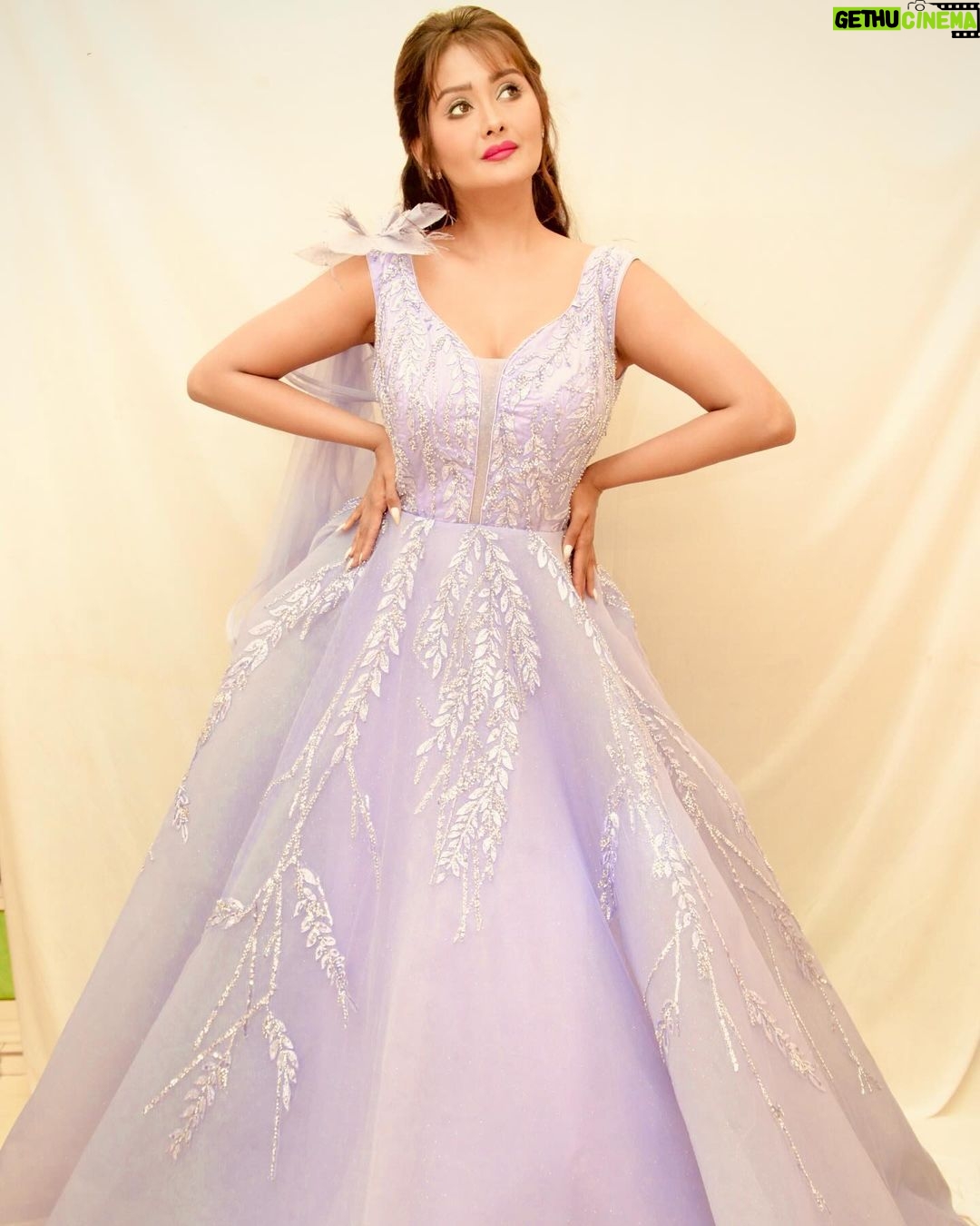 Kanchi Singh Instagram - Do you… . . Wearing @bhavikajeswanilabel MUAH @umabellabeauty